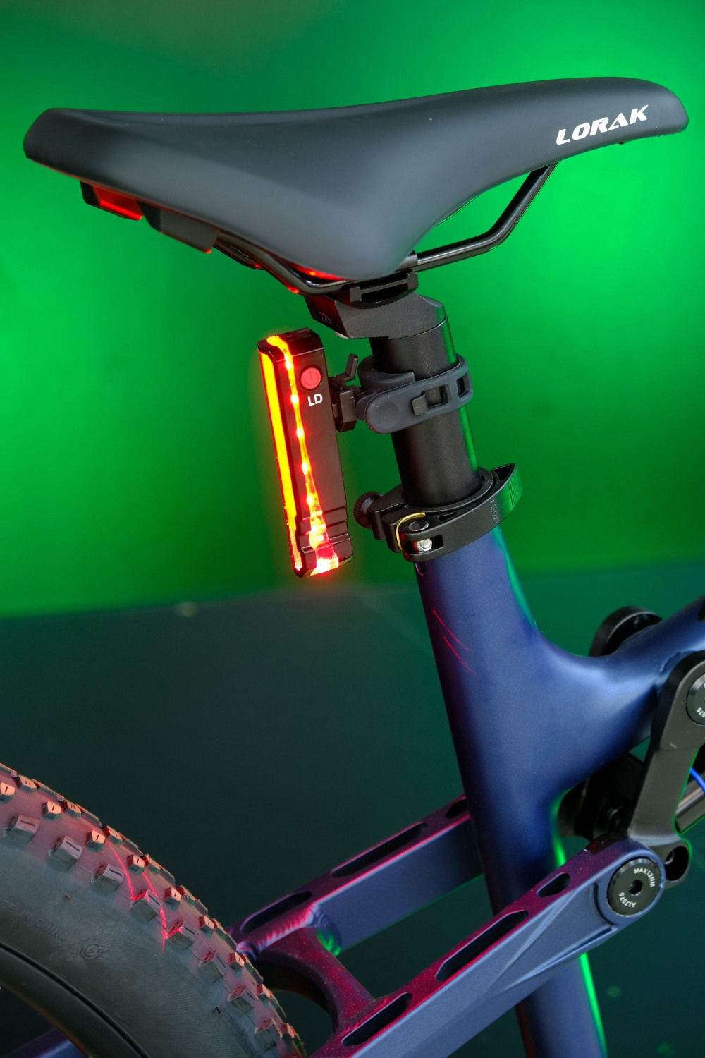 Сигнал стоп задний с USB зарядкой X-369, код 41662